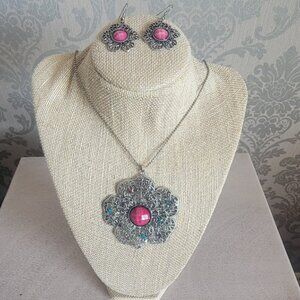 Silver Tone Flower Necklace Set